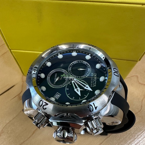 Invicta Men’s 6110 Reserve Quartz Chronograph Watch - Black Rubber Strap - Picture 10 of 15